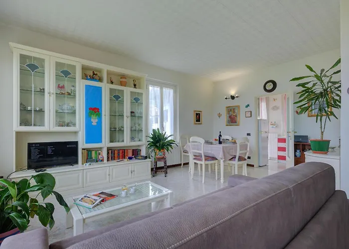 Lorenza Rooftop View - Happy *